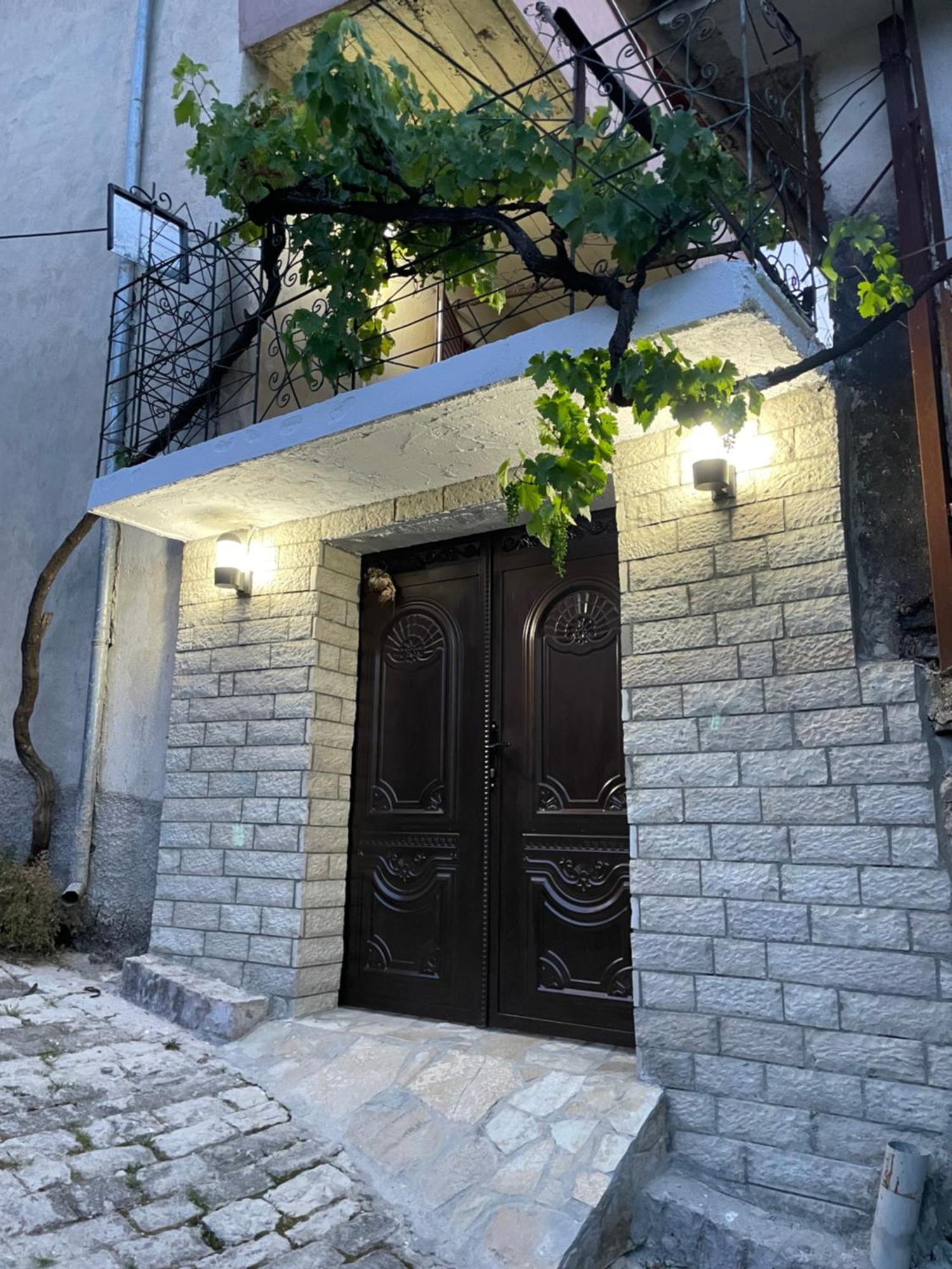 Luigi Guest House Gjirokastër المظهر الخارجي الصورة