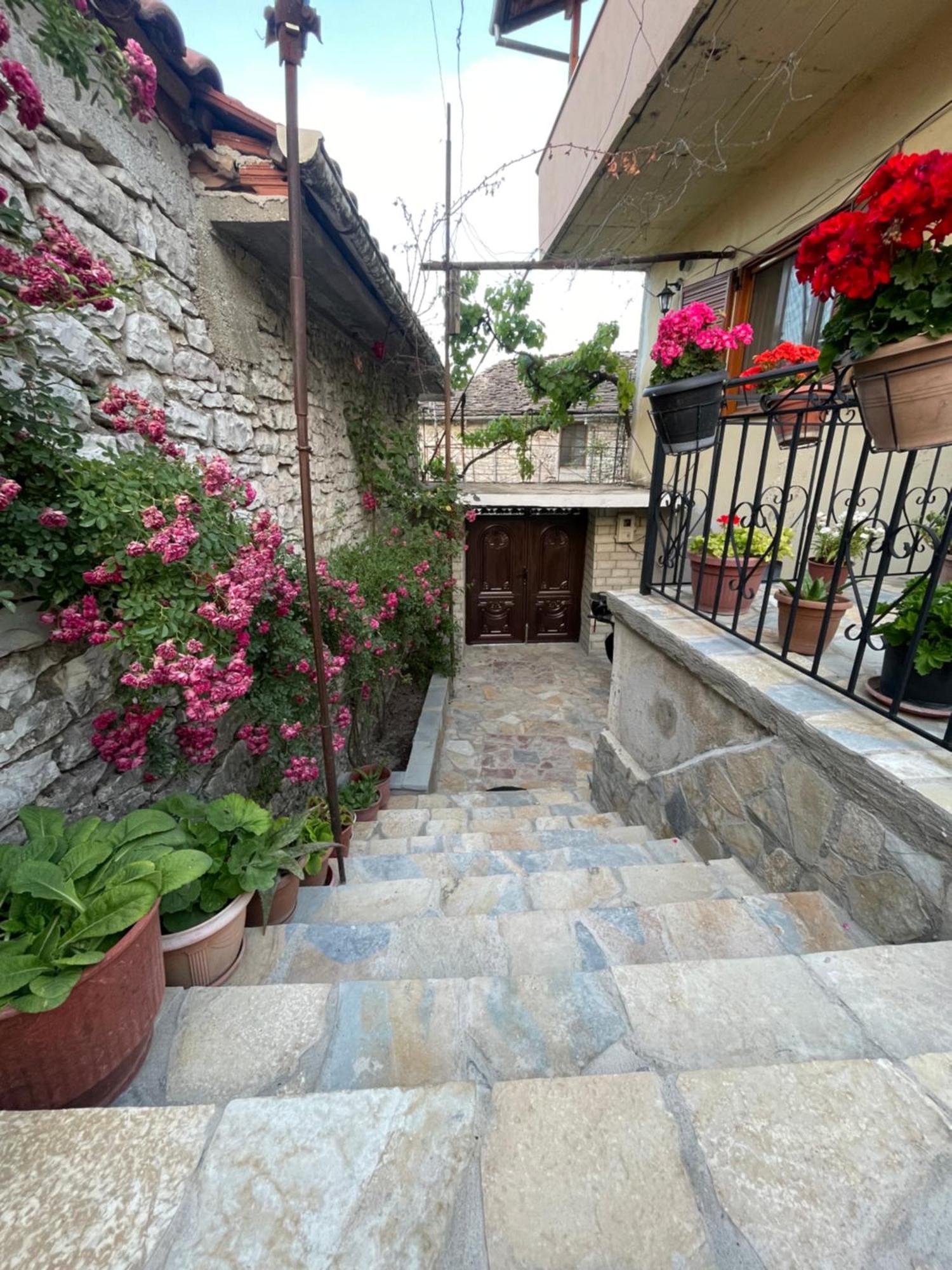 Luigi Guest House Gjirokastër المظهر الخارجي الصورة