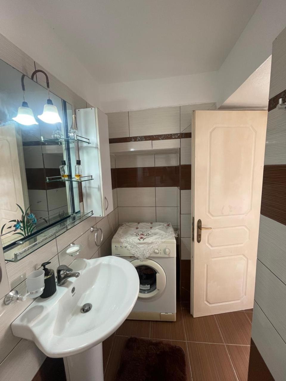 Luigi Guest House Gjirokastër المظهر الخارجي الصورة